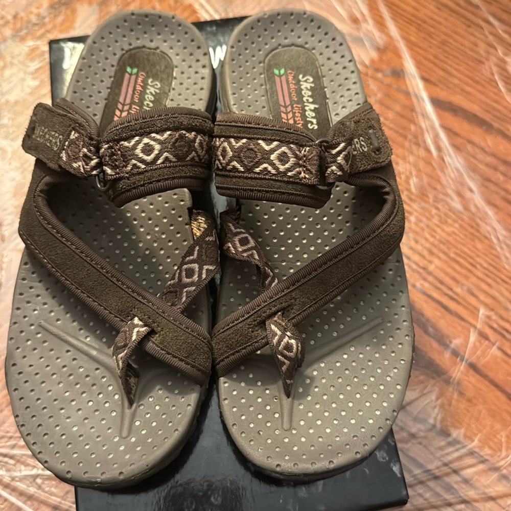 Skechers outdoor shoes size 5 color brown